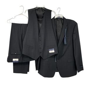 Tommy Hilfiger Men's Modern Wool Blend 3-Piece Suit Size 48L 43W x 38L